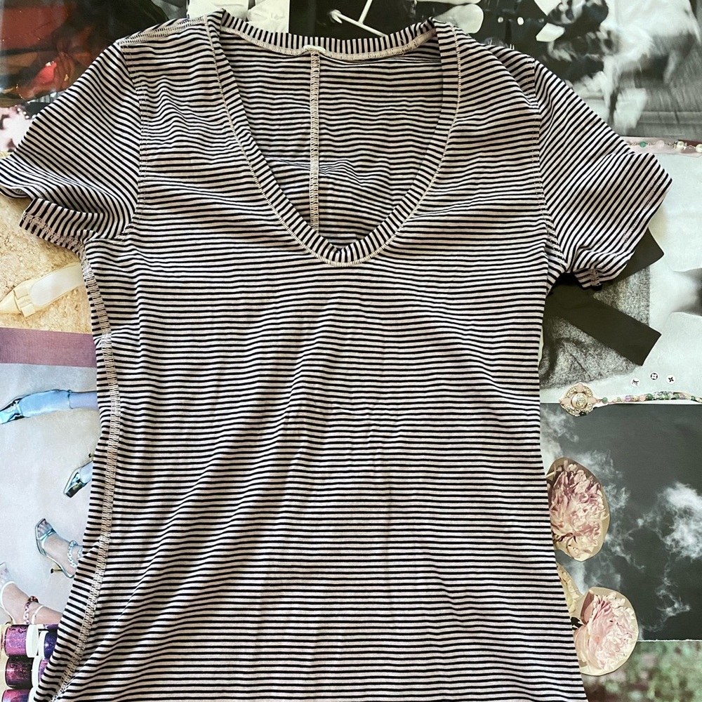 Lululemon light weight tshirt